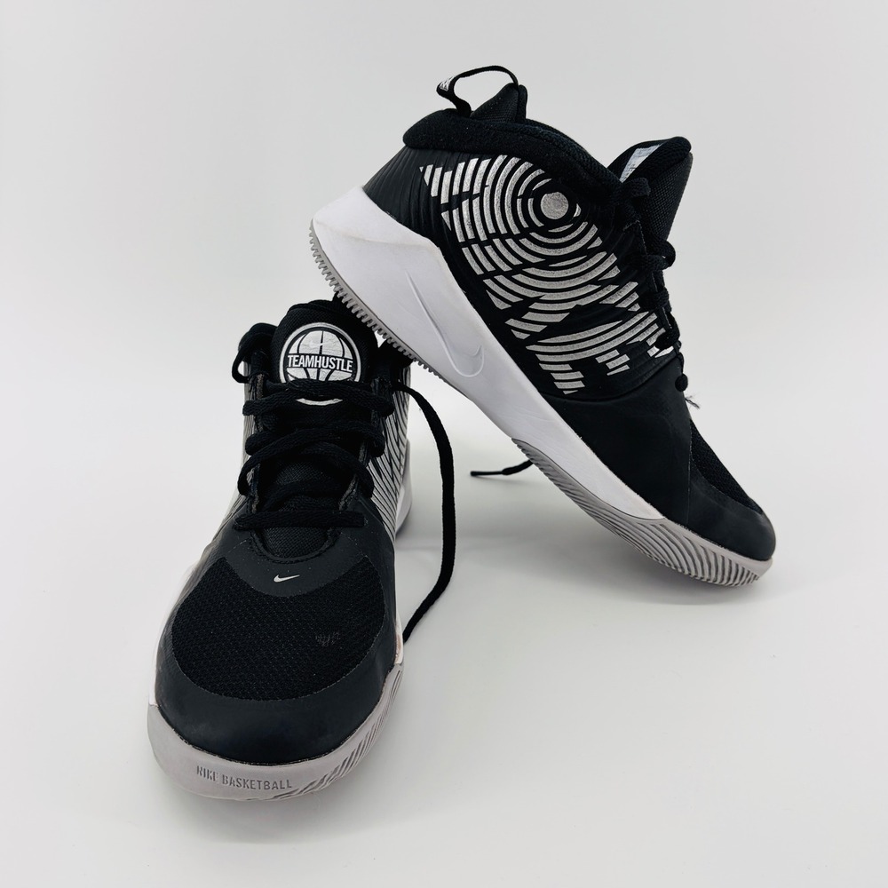 Nike Team Hustle D 9 Kids 6.5Y Basketball Shoes Black Silver Athletic High Top